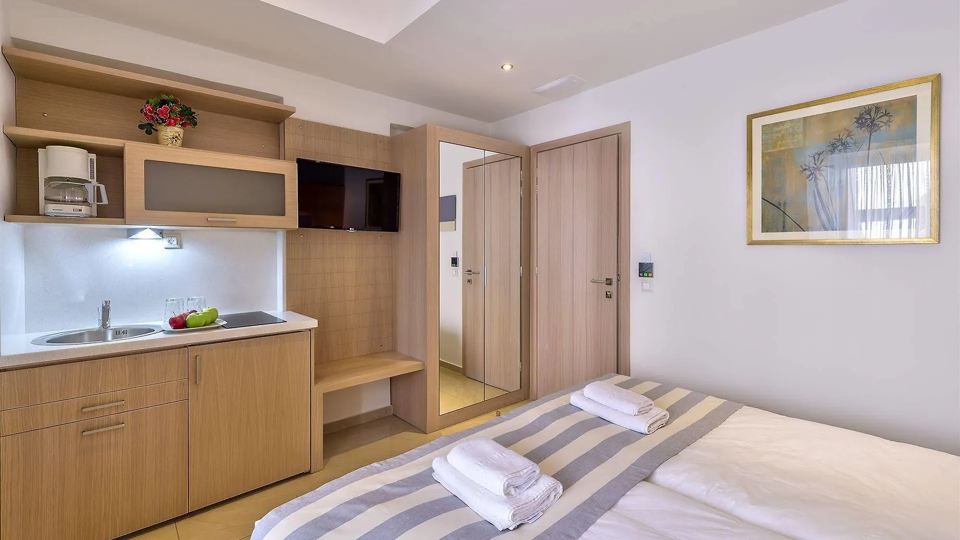 Leonidas Hotel & Apartments Rethymno  Aparthotel